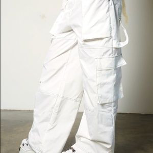 NWT THE RAGGED PRIEST BAGGY WHITE CARGO PANTS (ORIGINALLY $90)